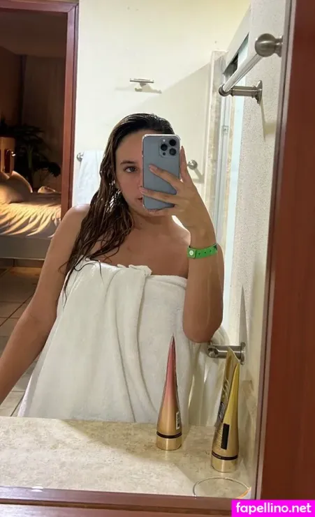 Aprilcollins OnlyFans Thumbnail #RYEDu4DNnt