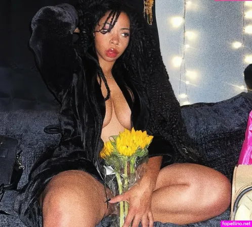 Aria Artizte OnlyFans Thumbnail #Ev1eVeVWKc