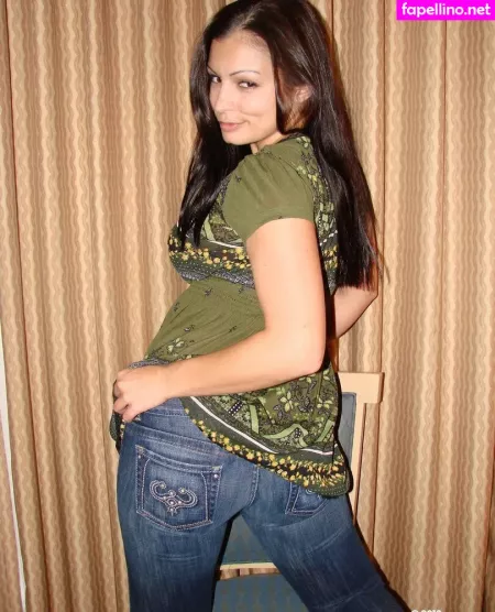 Aria Giovanni OnlyFans Thumbnail #4Zy5lCJ3JI