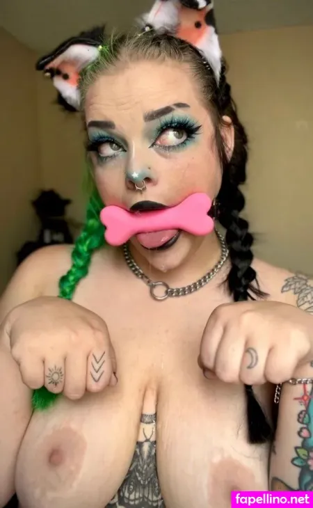 Ariaeisley Main Profile Photo
