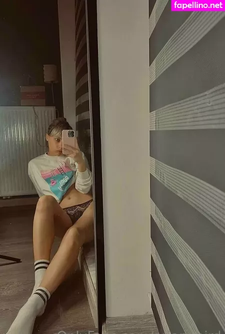 Arianabird OnlyFans Thumbnail #woAyg5rl5N