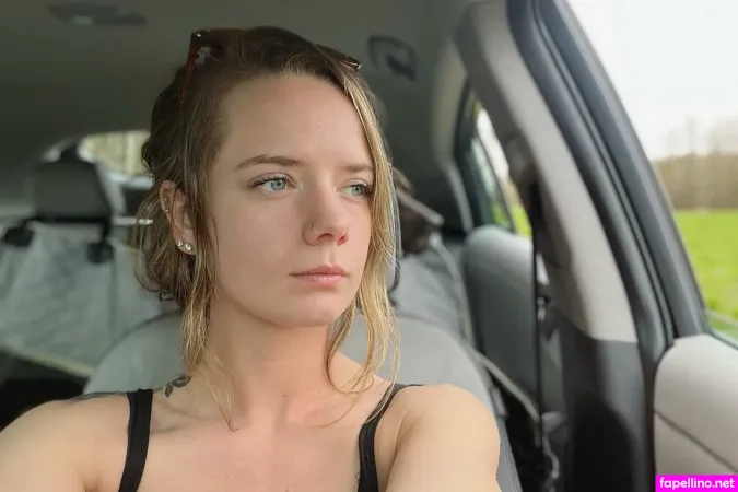 Ariel Fleury OnlyFans Thumbnail #8GR122Bh6U