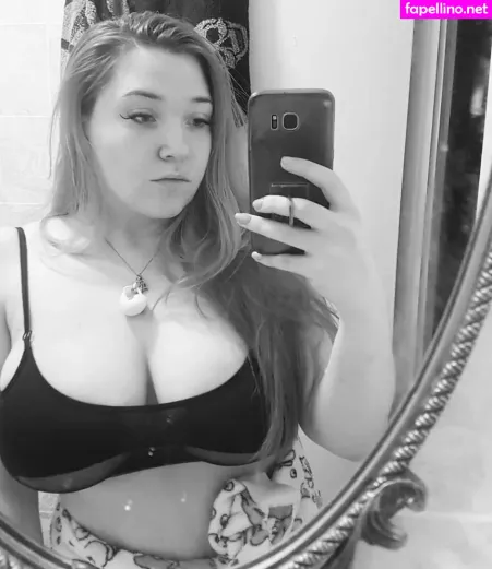 Ariel Vanderberg OnlyFans Thumbnail #3eepEPflNI