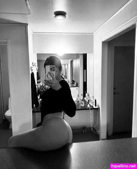 Arielle Burstrom OnlyFans Thumbnail #ERZutlIoLI