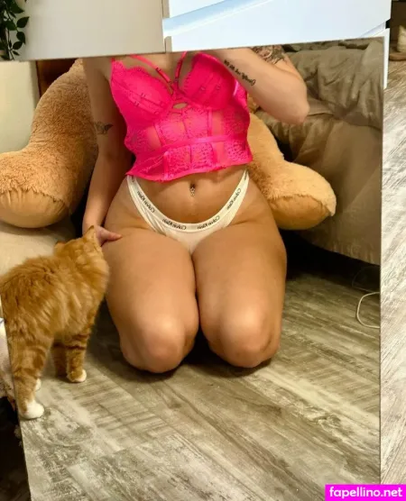 Arielle Burstrom OnlyFans Thumbnail #emO0K9mOZO