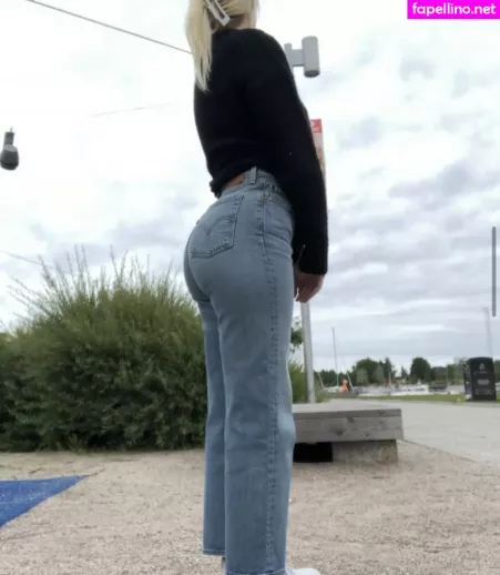 Arielle Burstrom OnlyFans Thumbnail #uF1DvcCllN