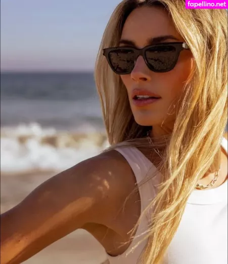 Arielle Vandenberg OnlyFans Thumbnail #9Hx0N8nnQo