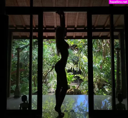 Arina Azarova OnlyFans Thumbnail #AEOzS8dajd