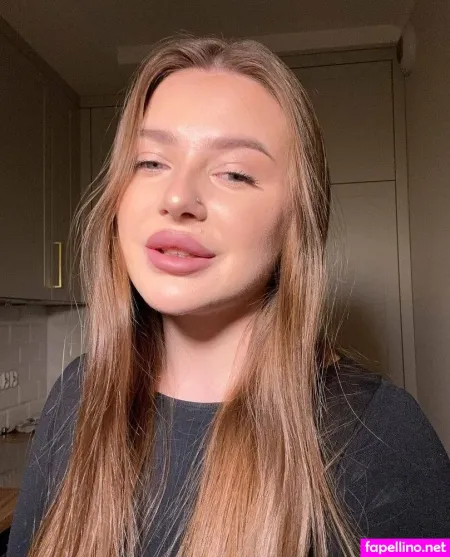 Arina Hot Main Profile Photo