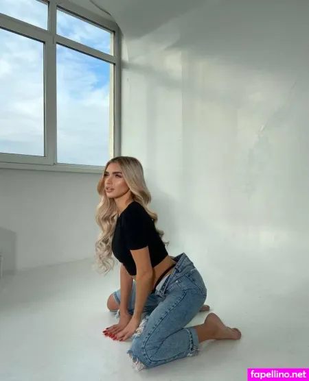 Arinablondie OnlyFans Thumbnail #bfuKvjKAZE