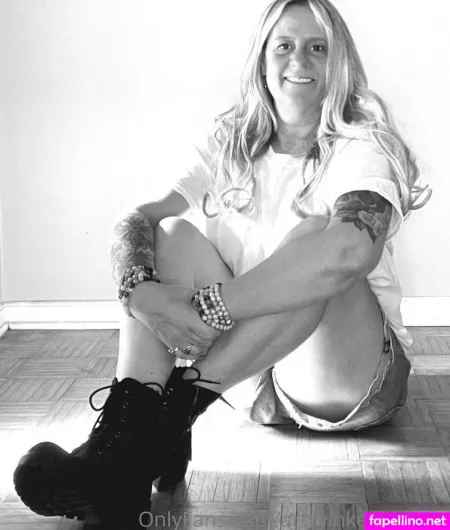 Artsyinkedblonde OnlyFans Thumbnail #TCexy45wNg