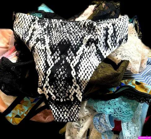 Artsyinkedblonde OnlyFans Thumbnail #XCNOwsqdvO