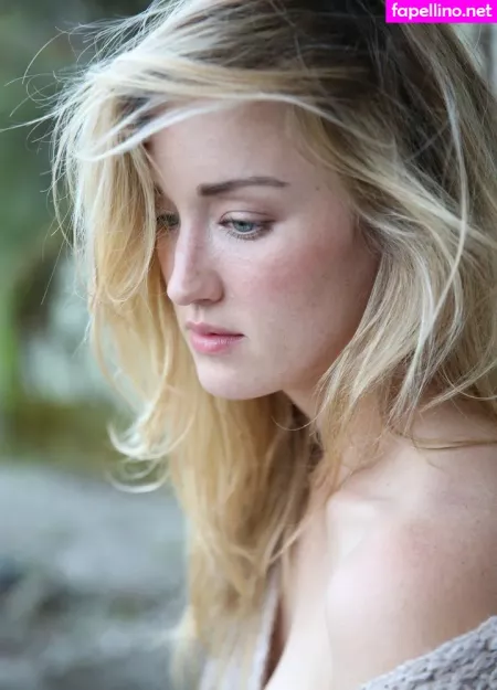 Ashley Johnson OnlyFans Thumbnail #h2BOak3wxu