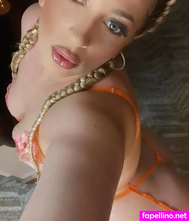 ashnicolemoss, soyashleymoss Nude Leaked OnlyFans Photo #412XOmjnqL