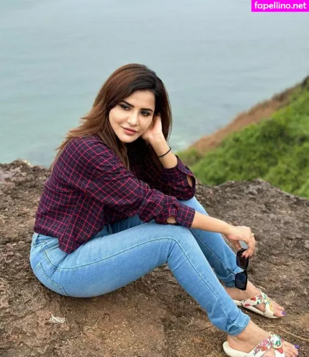 Ashu Reddy OnlyFans Thumbnail #16QSvCDjUM