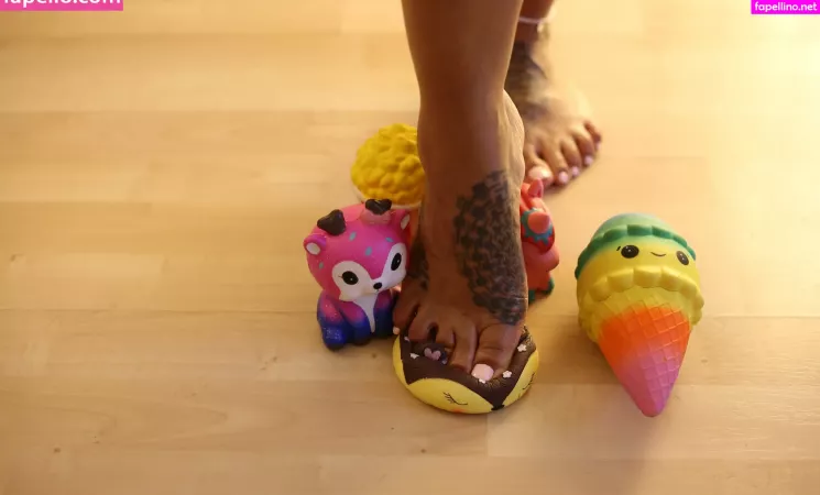 Asianfootworship OnlyFans Thumbnail #XYswnnn4Cw