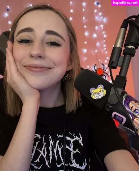 Atwentysomethingloser OnlyFans Thumbnail #BSfkEEsRP0