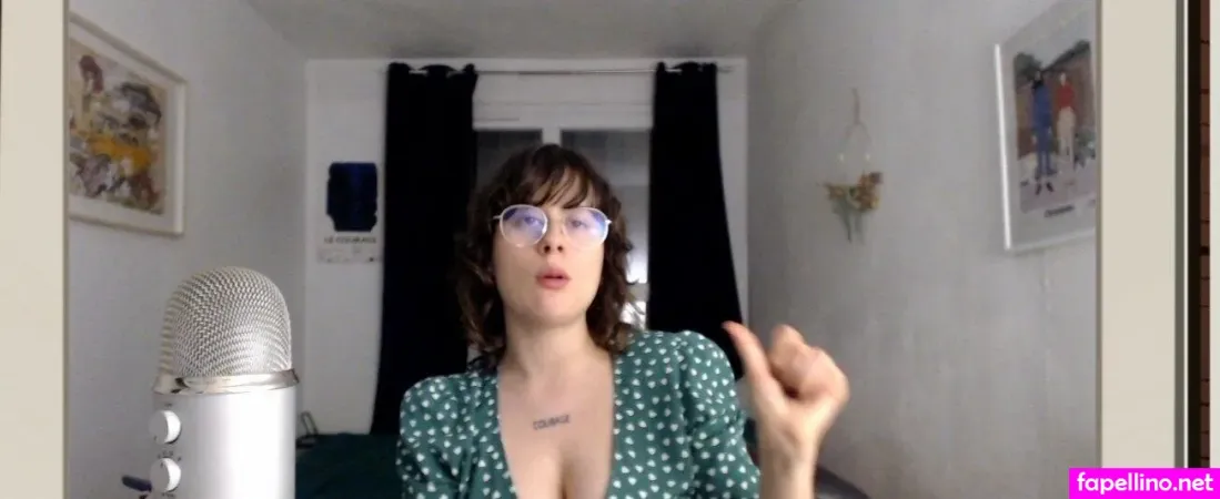 Aude A La Joie OnlyFans Thumbnail #oYVQmQIPy0