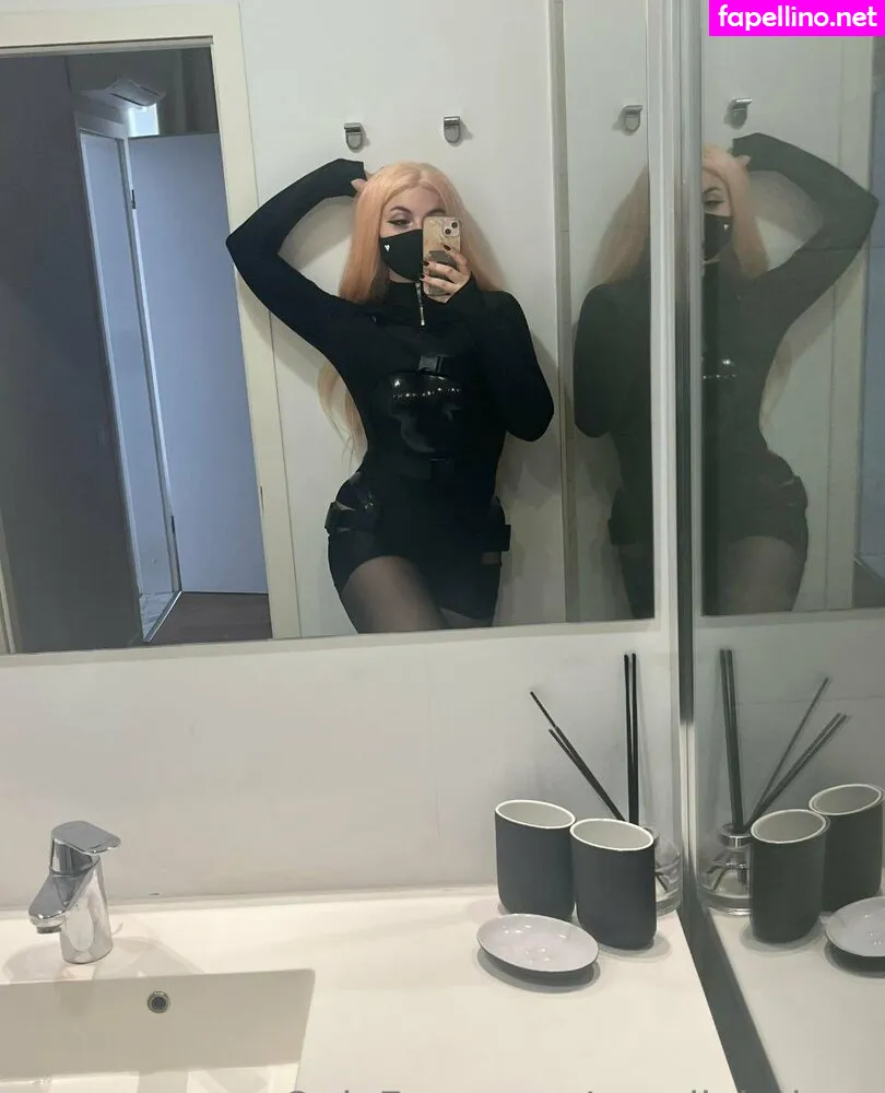 aureliabakerx, aureliaxbaker Nude Leaked OnlyFans Photo #02yCm0wLS8