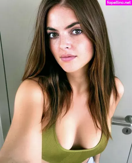 Aurelie OnlyFans Thumbnail #qFfmiJJJNX