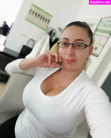 Aurica Velcota OnlyFans Thumbnail #CM1oTW3XFP