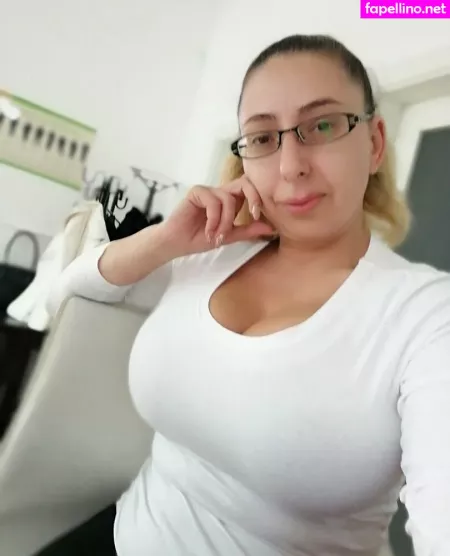 Aurica Velcota OnlyFans Thumbnail #Eg2BP49GGc