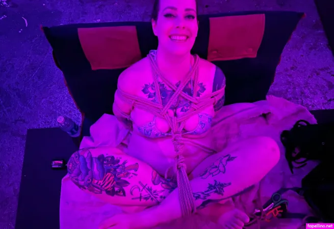 Aurora Rouge OnlyFans Thumbnail #6esLcnjWHs