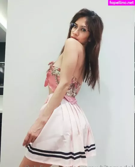 Aurorawhitemodel OnlyFans Thumbnail #SFE2xug4XY