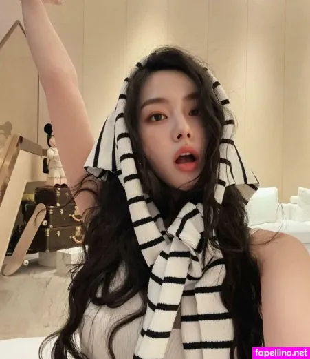 Autumn Rain Drops OnlyFans Thumbnail #VWyd0OU1xB