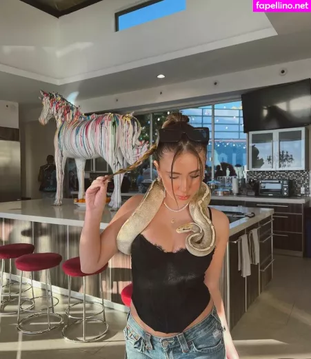 Ava Kolker OnlyFans Thumbnail #iWnB7FUVCx