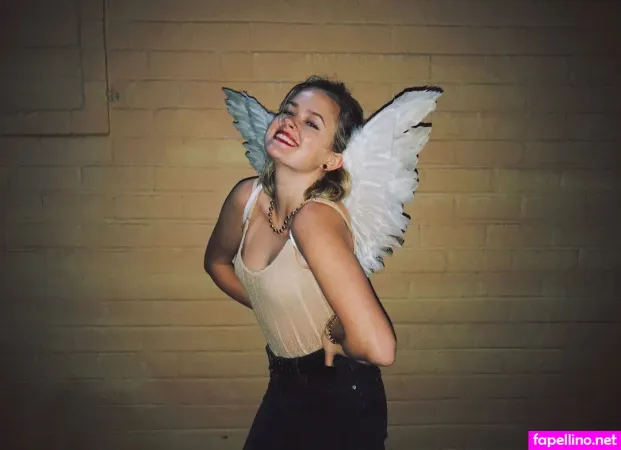 Ava Phillippe OnlyFans Thumbnail #00MPGuw3s1