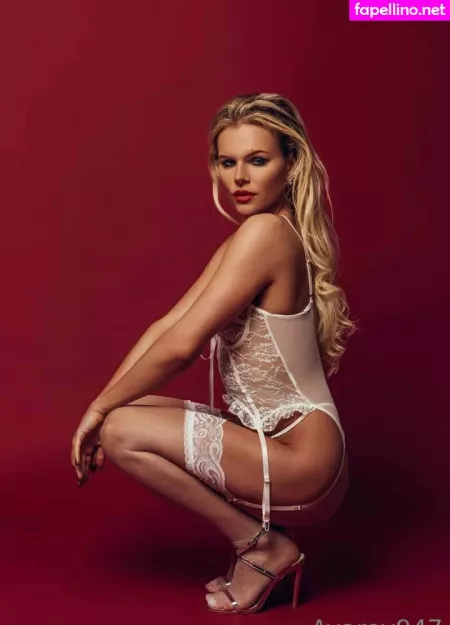 Avarey947 OnlyFans Thumbnail #2706mpR3R0