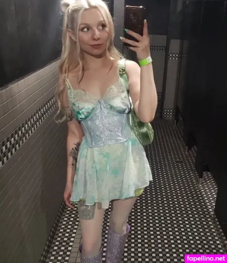 Averi Roselyn OnlyFans Thumbnail #QWQp2x49yW