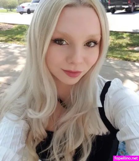 Averi Roselyn OnlyFans Thumbnail #hEtmEjO34r
