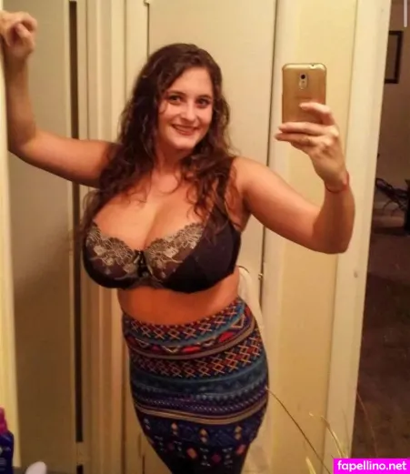 Avery Millah OnlyFans Thumbnail #l3DqbWRUt0