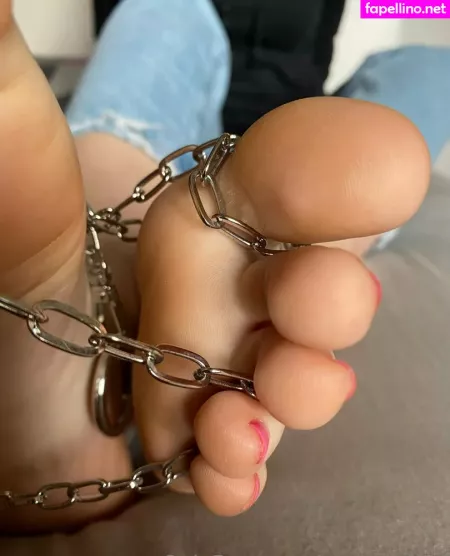 Averyysfeet OnlyFans Thumbnail #E2WYnlLYFP