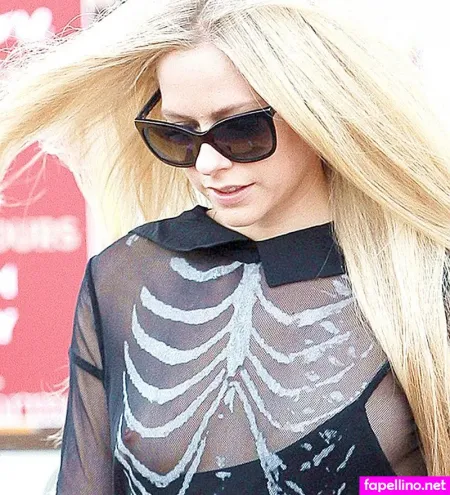 Avril Levigne OnlyFans Thumbnail #tLERhjfQcK
