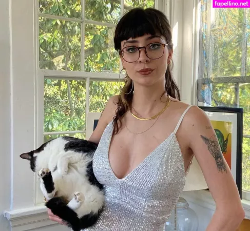 Aynsleigh Escher OnlyFans Thumbnail #og03mfb0Y1