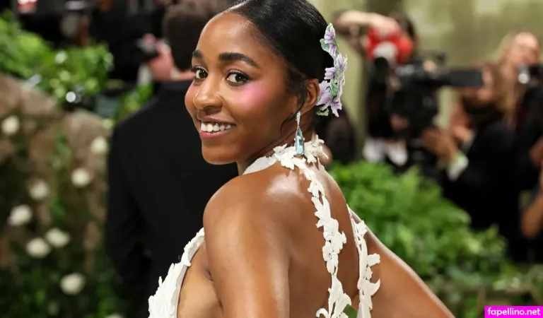 Ayo Edebiri OnlyFans Thumbnail #JcWzLltEKq