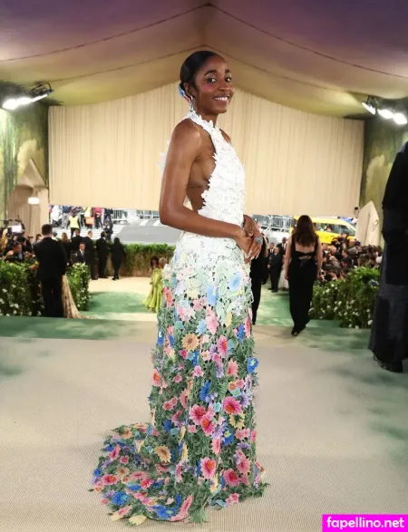 Ayo Edebiri OnlyFans Thumbnail #uR8dupDjXX