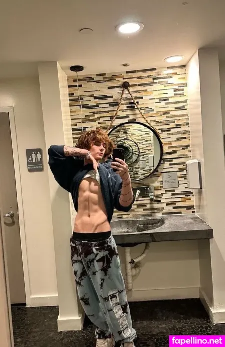 B Mckenzie OnlyFans Thumbnail #f8yuontE3r