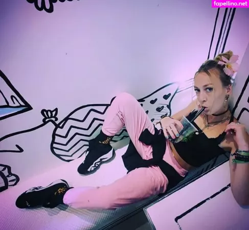 Backpacker Billie OnlyFans Thumbnail #S0kcHaCuJ7