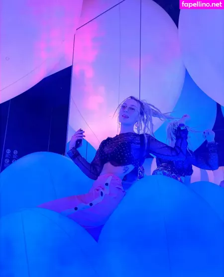 Backpacker Billie OnlyFans Thumbnail #svOc1ELsUA