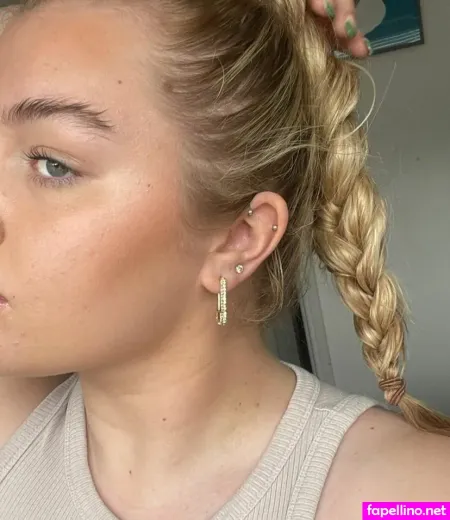 Baddybrunettexx OnlyFans Thumbnail #cOrxFNrDO9