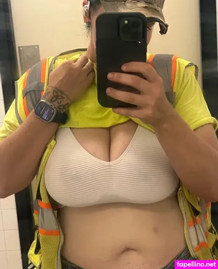 Badlady0913 OnlyFans Thumbnail #feePYI6x4R