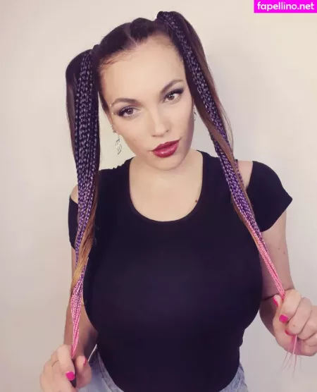 Badsophiefree OnlyFans Thumbnail #7xxHvTivma