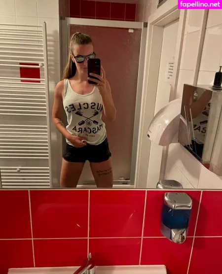 Badsophiefree OnlyFans Thumbnail #xCX8SseLn1
