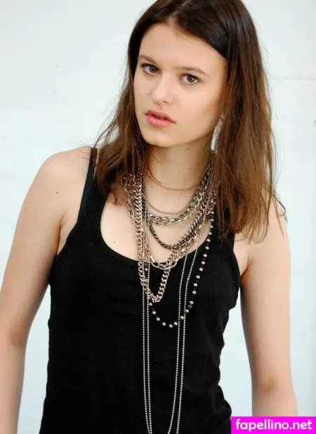 Bara Holotova Main Profile Photo