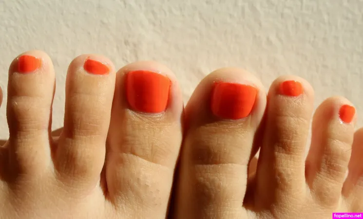 Barefoot Babe02 OnlyFans Thumbnail #0vUVIPognR