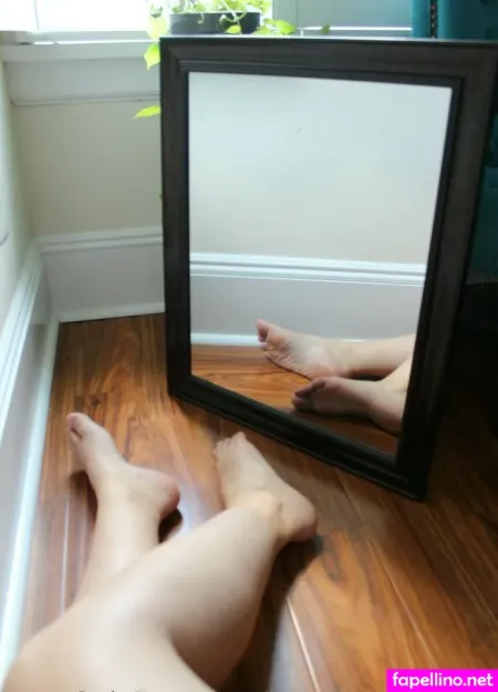 Barefoot Babe02 OnlyFans Thumbnail #EDRF11g5y7